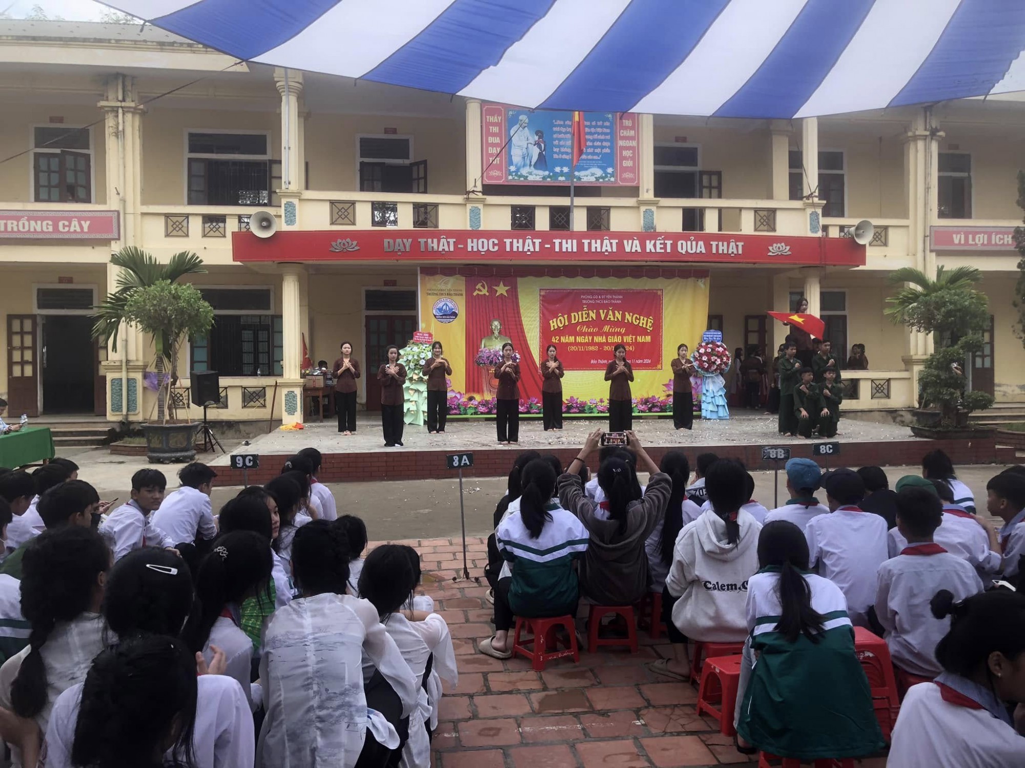 Trường thcs Bảo Thành tổ chức hội diễn văn nghệ chào mừng kỷ niệm 42 năm ngày NGVN( 20/11/1982-20/11/2024)