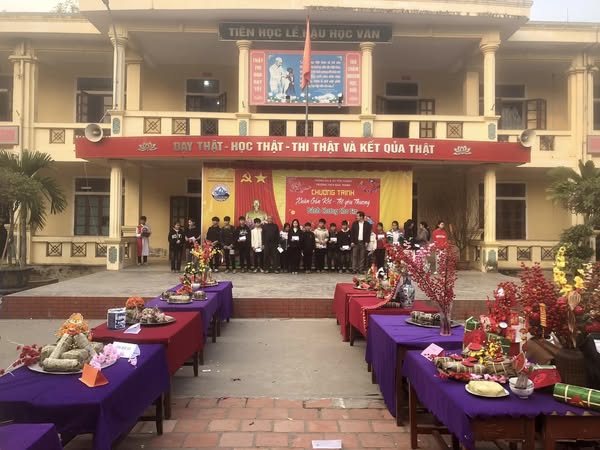 Trường ThCS Bảo Thành tổ chức ngày hội gói bánh chưng xanh- ấm tình ngày tết